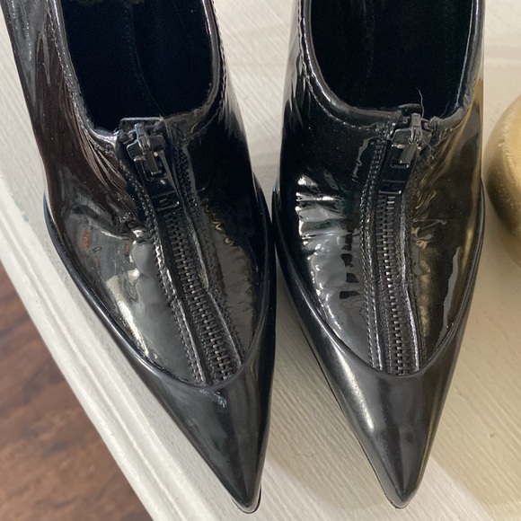 Burberry Heels - Picture 2 of 9